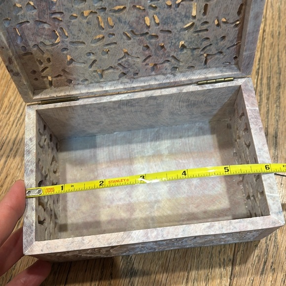 Hand Carved Natural Soap Stone box - Picture 10 of 10